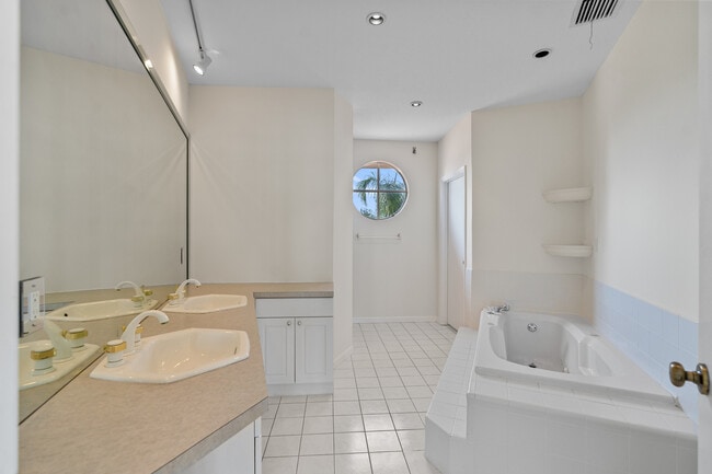 Building Photo - 2671 NE 22nd Ct