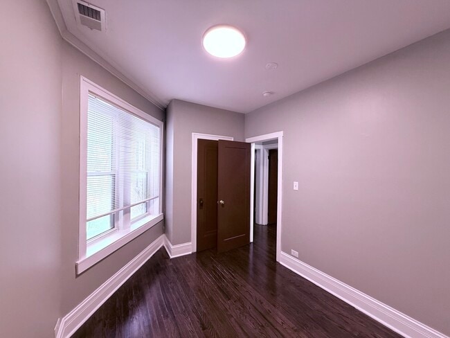 Building Photo - 6649 S Drexel Ave