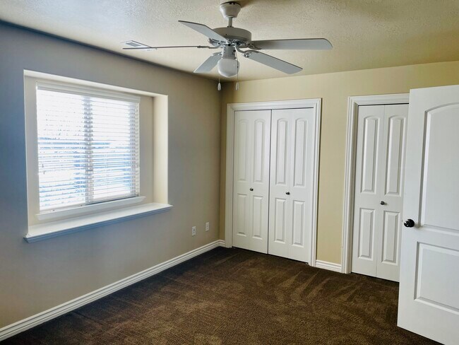 Building Photo - 1790 E Whitetail Way