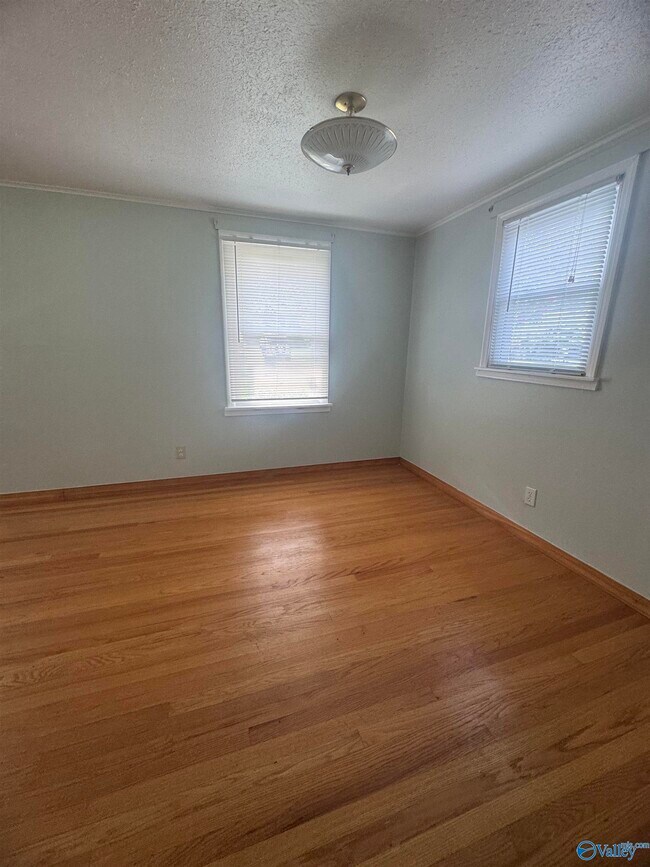 Building Photo - 1113 Humes Ave NE