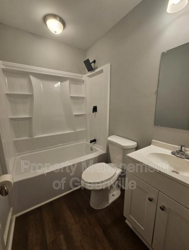 Building Photo - 117 White Oak Dr