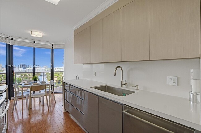 Building Photo - 3640 Yacht Club Dr