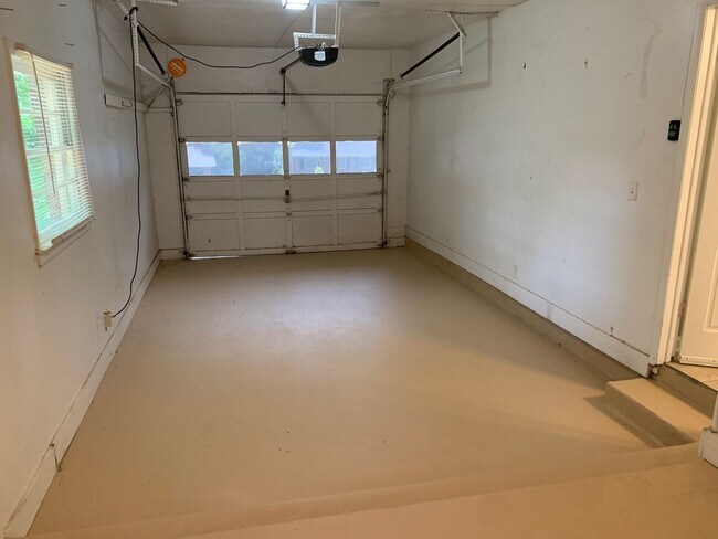 Building Photo - Wow! Beautiful brick 3 bedroom 2 bathroom home near Stone Mountain Village! Must See