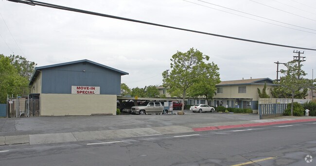 Primary Photo - Anchor Square