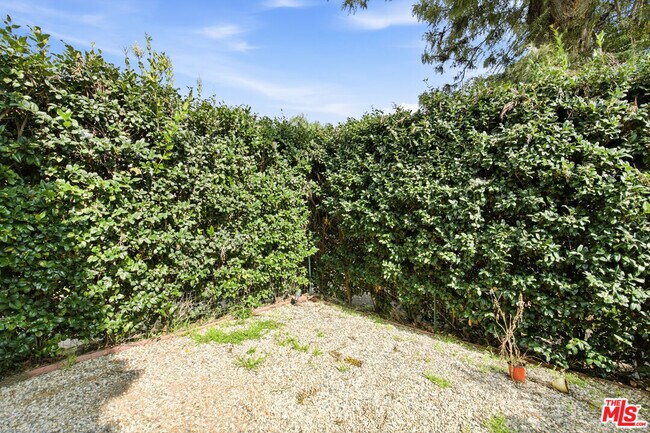 Building Photo - 1357 Cloverdale Ave