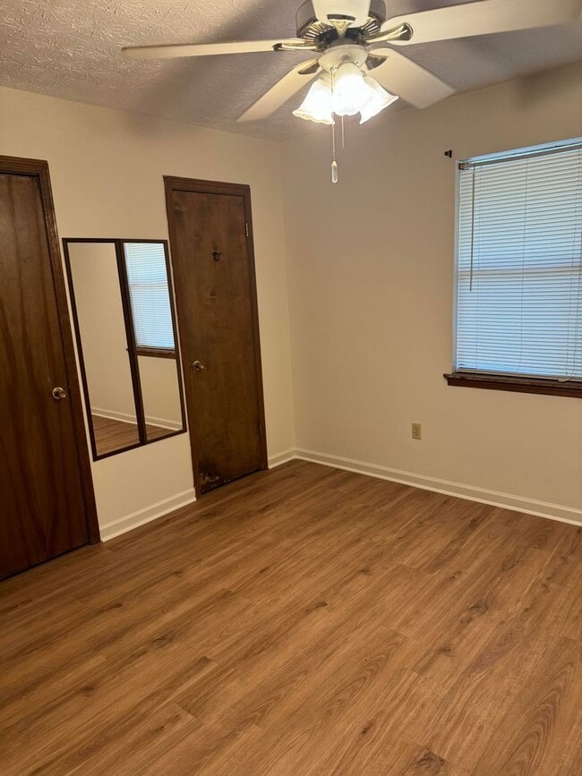 Building Photo - 117-117 Bayberry Ct