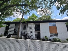 Building Photo - 3737 Wesley Dr