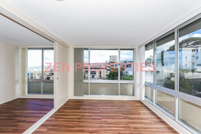 Building Photo - 2 bedroom, 1 bath unit with 1 parking stal...