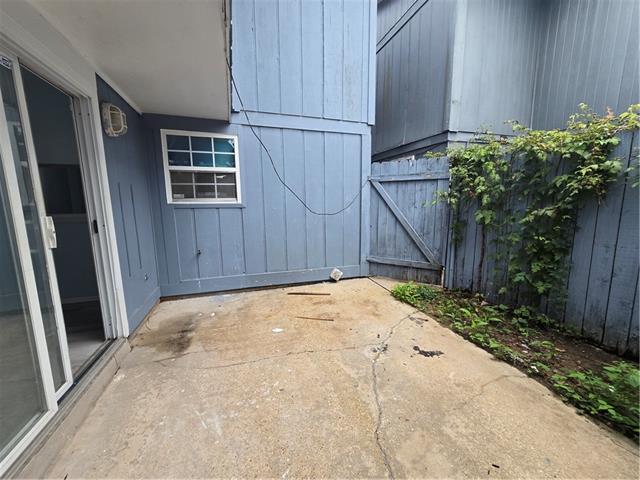 Building Photo - 305 E Club Dr