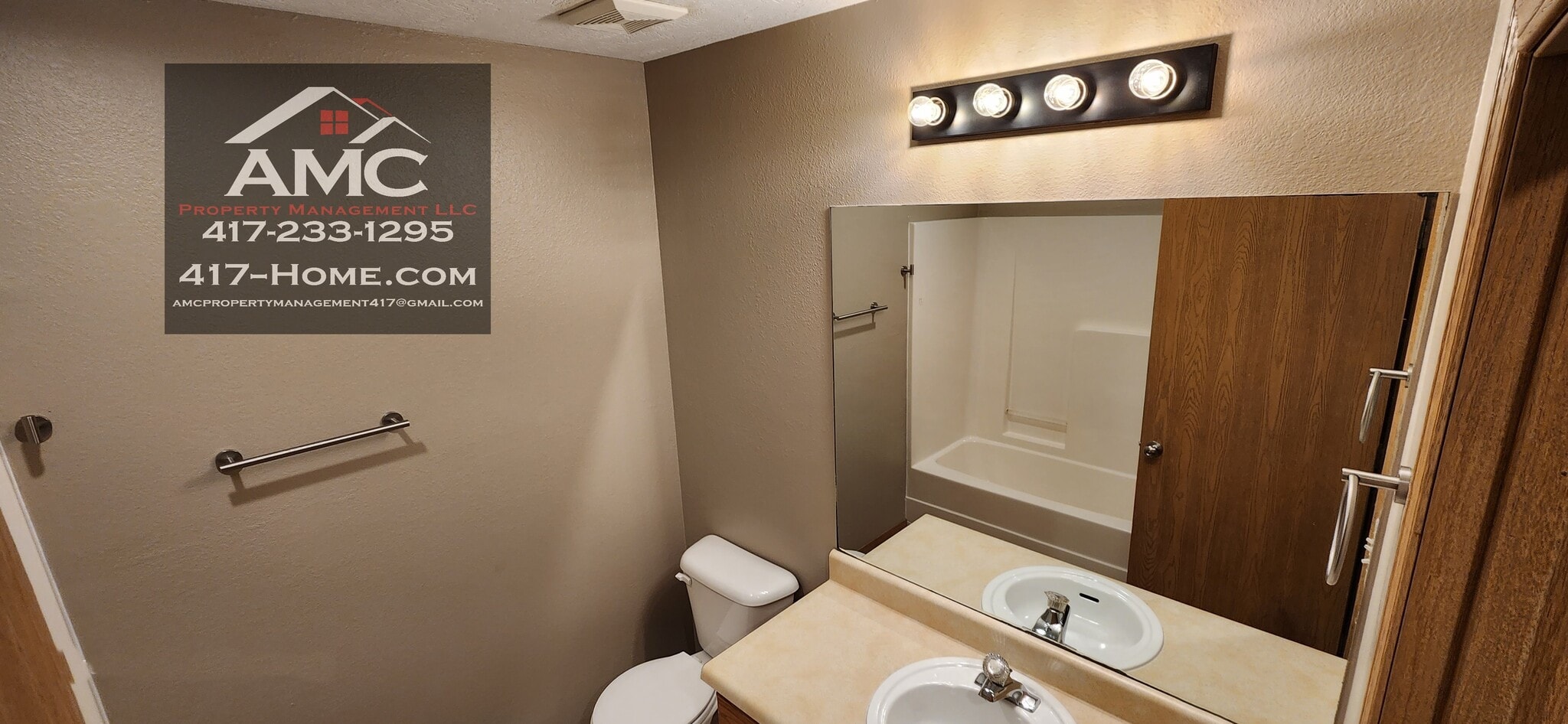 Hall Bath - 106 S Maple St