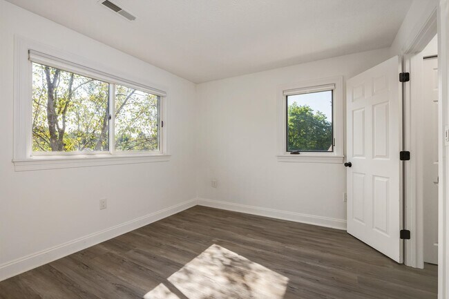 Building Photo - 117 Spinnaker Way