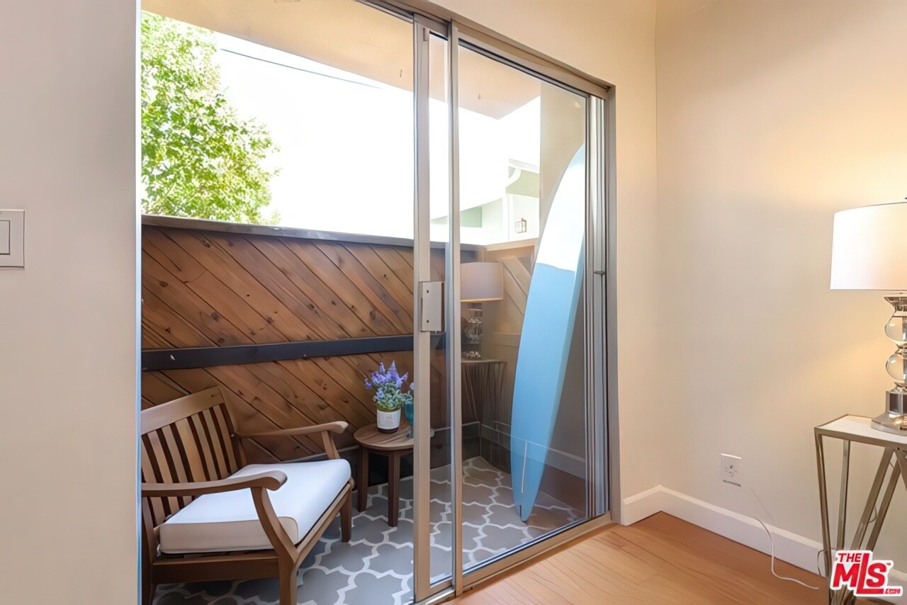 Building Photo - 922 16th St