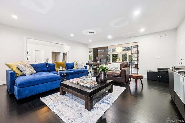 Building Photo - 6 Carol Ln