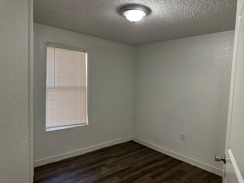 Building Photo - 1629 W 31st St