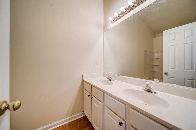 Building Photo - 3285 Hidden Cove Cir NW