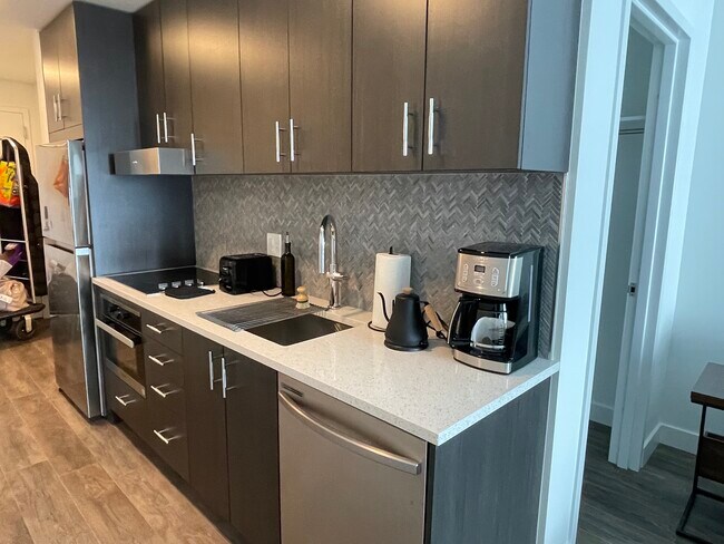 Building Photo - 2303 Deer Hollow Rd