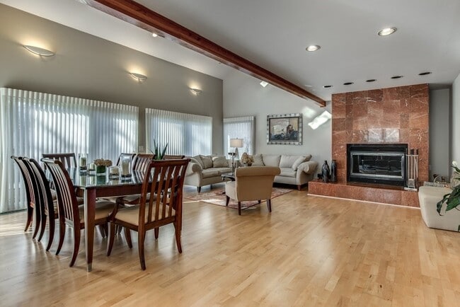 Building Photo - 11 Beethoven Ave