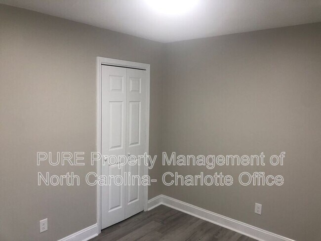 Building Photo - 805 Haywood St