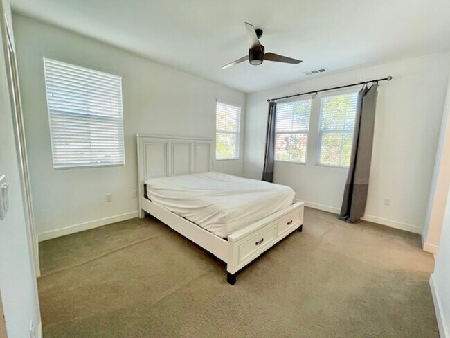 Building Photo - Spacious Newer Townhome in great Goleta Location