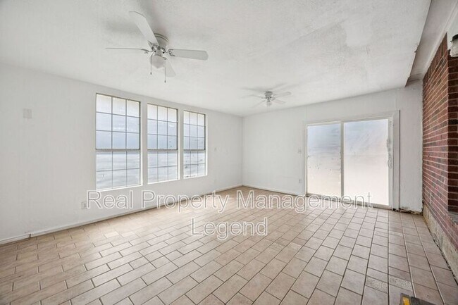 Building Photo - 8109 Dripping Springs Dr