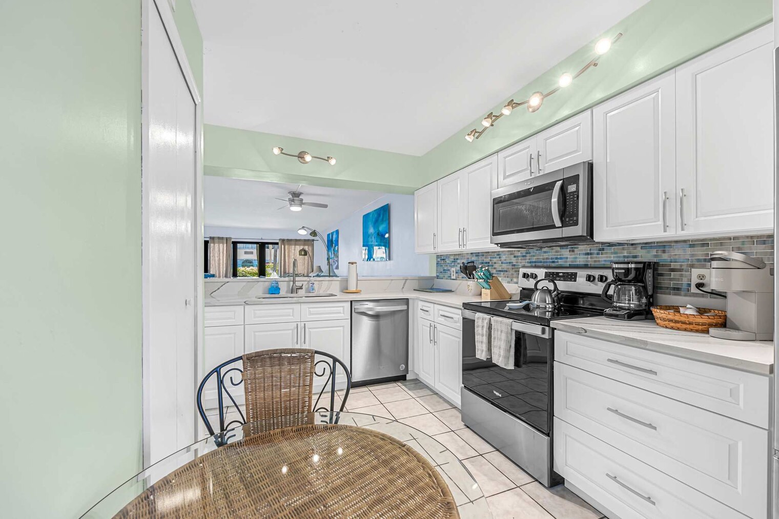 Building Photo - 39 Tulip Ave