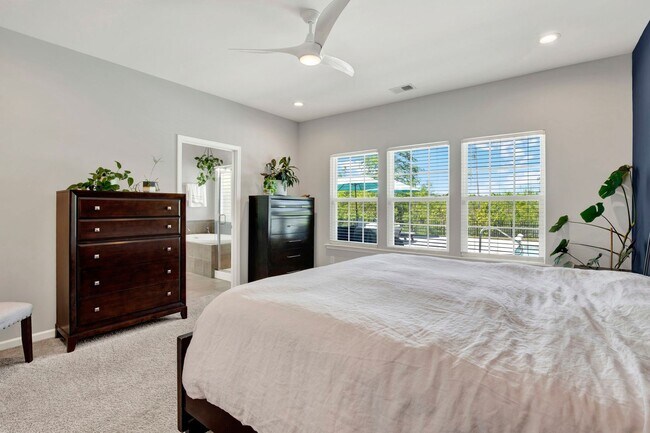 Building Photo - Savannah Quarters!