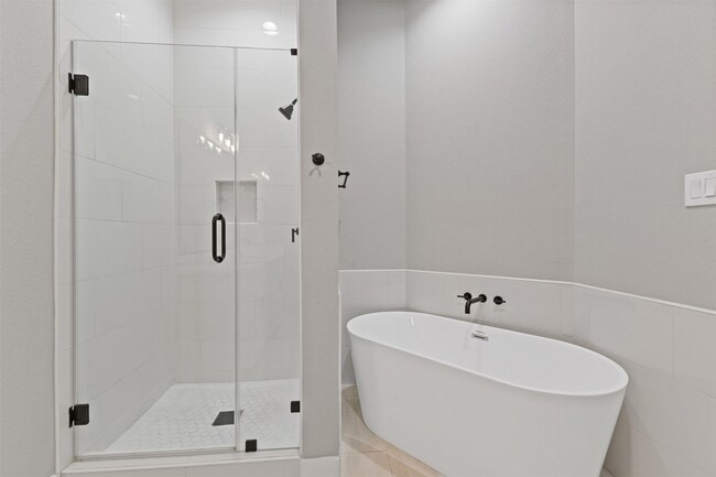 Building Photo - 806 E 39th St