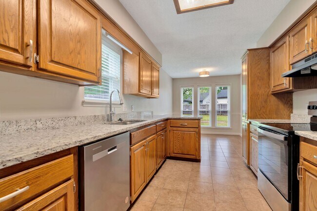 Building Photo - Beatifully Updated East Fay Home! Must See!