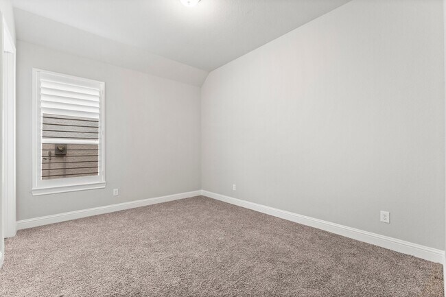 Building Photo - 40 Venetia Grove Dr