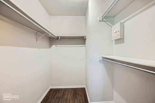 Building Photo - 8314 Kensington Dr