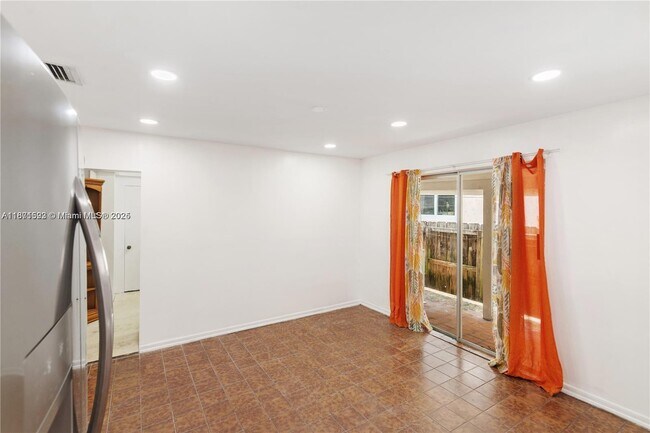 Building Photo - 2262 NW 5th St
