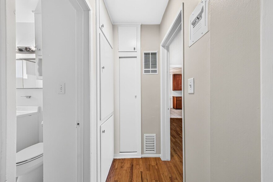 Building Photo - 3888 Potomac Ave