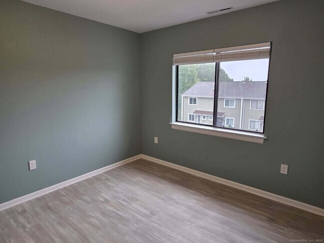 Building Photo - 335 Monticello Dr