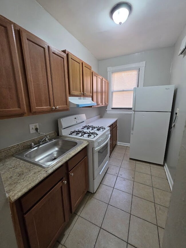 Interior Photo - 129 WEBSTER ST NW