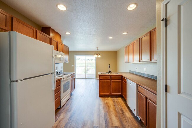 Building Photo - Charming Pullman Retreat with Space to Live and Entertain