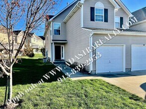 Building Photo - Spacious 3 Bed, 2 Bath, 2 Half Bath Townhome in Lee's Summit-Available NOW!!