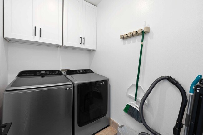 Building Photo - 2113 Harriman Ln