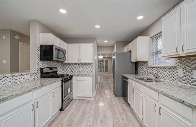 Building Photo - Village Park Drive, Missouri City, TX 77489 - 5 BR 2.5 BA single-family home