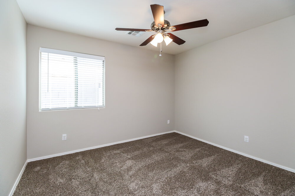 Building Photo - 32647 N Cherry Creek Rd