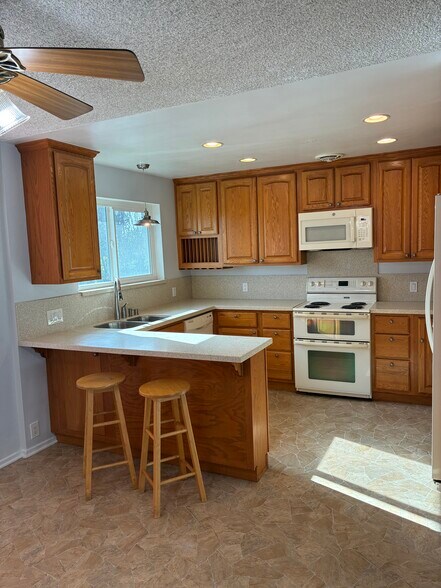 Beautiful Oak Cabinetry - 1520 Spruce St