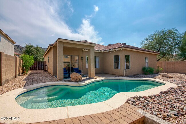 Building Photo - 1302 E Milada Dr