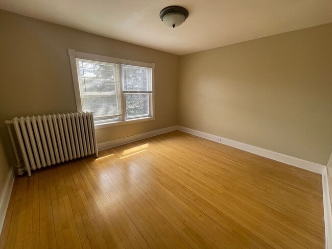 Building Photo - Beautiful 3 Bedroom Home