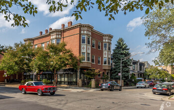 Building Photo - 3800 N Wilton Ave