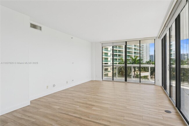 Building Photo - 20185 E Country Club Dr