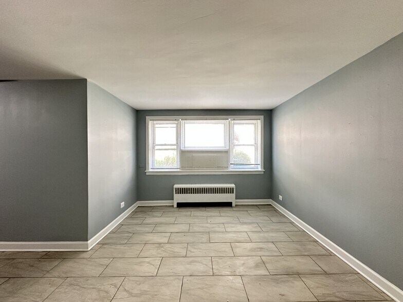 Building Photo - 6725 N California Ave