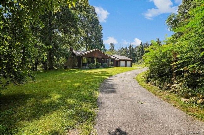 Building Photo - 20-A Apple Bee Farm Ln