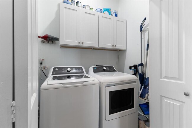 Building Photo - 4111 Isla Del Sol Dr