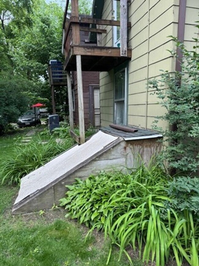 Building Photo - 1145 Williamson St
