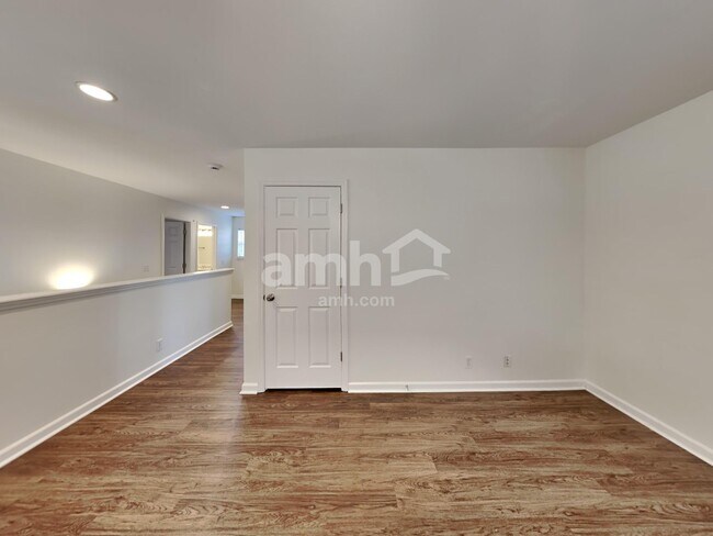 Building Photo - 1502 Halifax Dr