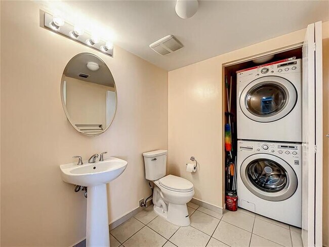 Building Photo - 16699 Collins Ave